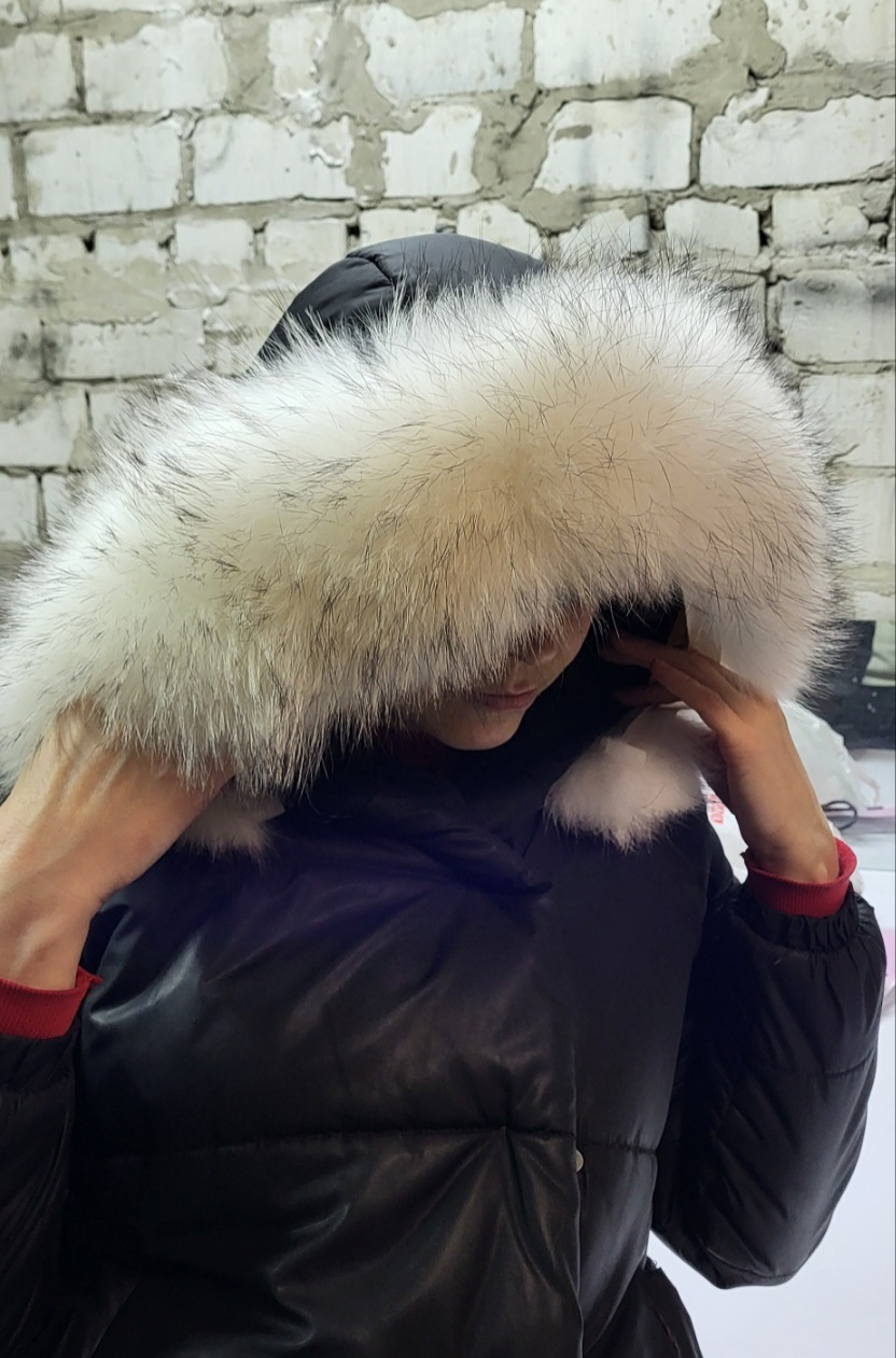 Опушка з хутра фінського енота альбінос